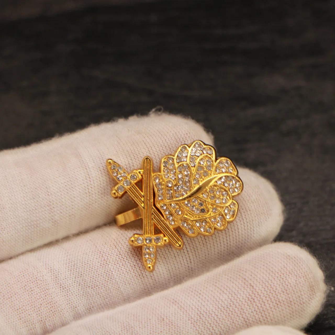 Медаль с железным крестом двойные мечи дубовый лист бриллиантами|Булавки и