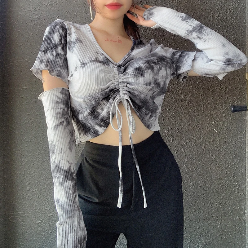 

Женская футболка с V-образным вырезом, с рюшами