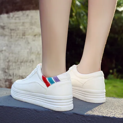Женская обувь на толстой подошве белая повседневная спортивная в Корейском