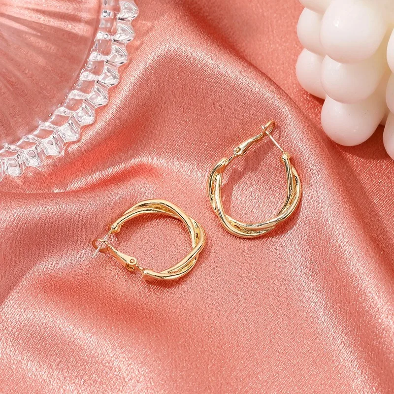 

U-Magical Vintage Twisted Gold Silver Color Hoop Earings for Women Girls Temperament Circle Elegant Earings Jewelry for Female