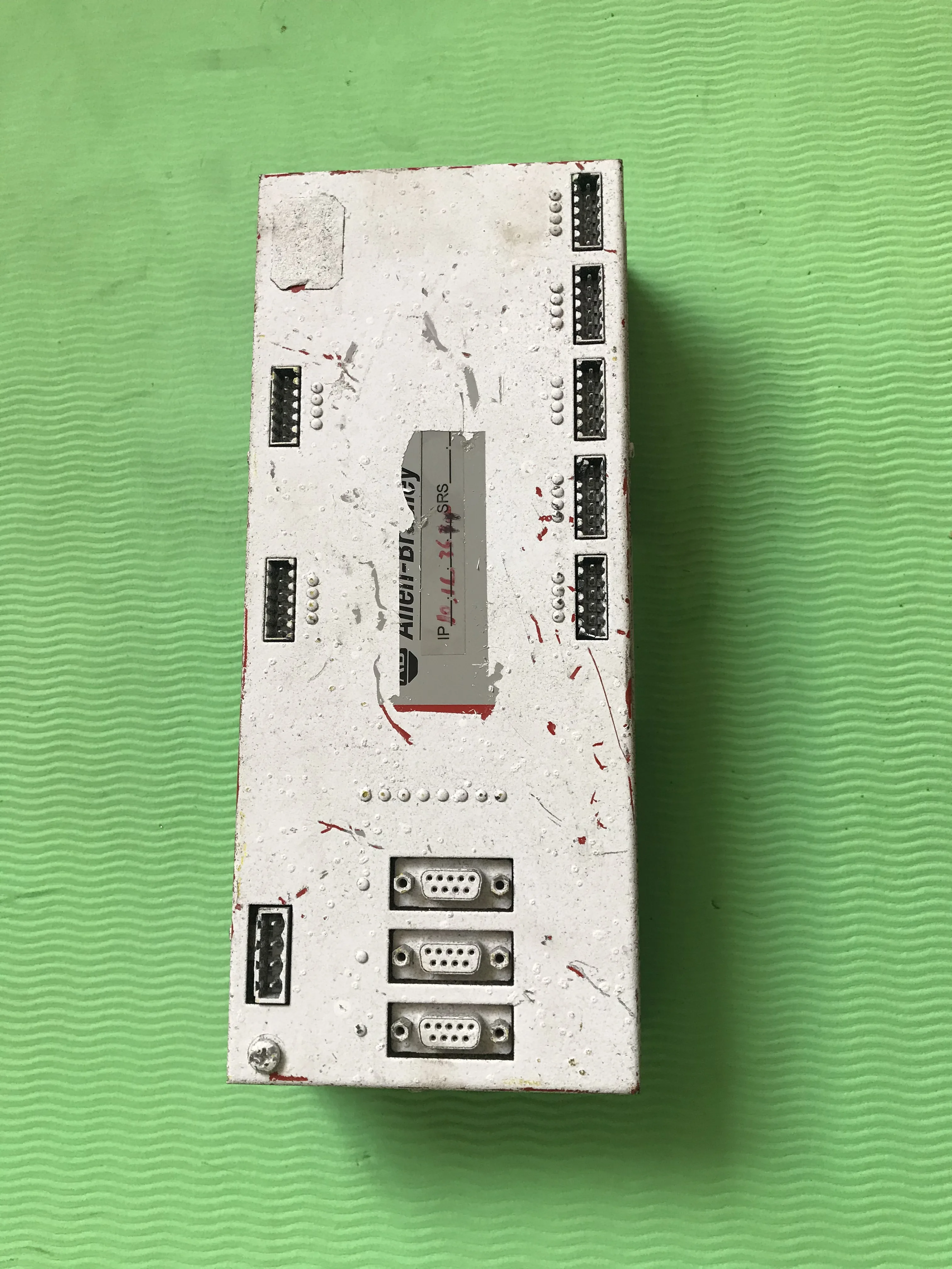 

1753-L28BBBM Guard PLC, использованный, 90% новый внешний вид, тестовые товары, бесплатная доставка