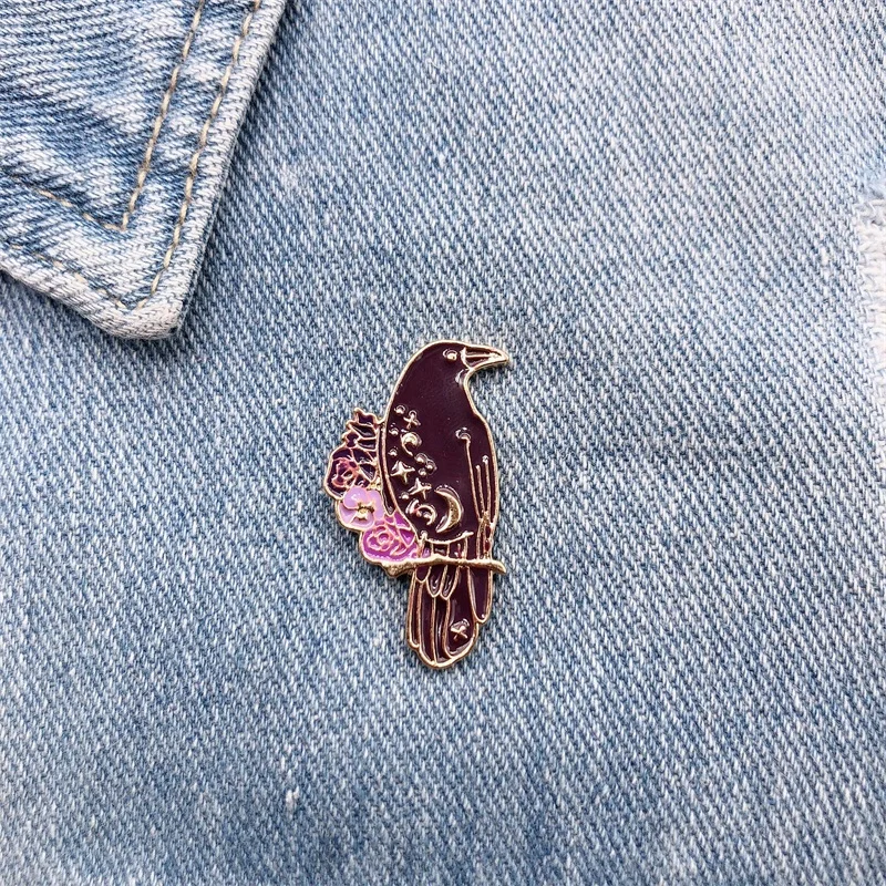 Эмалированная брошь из металлического сплава в стиле ретро с изображением