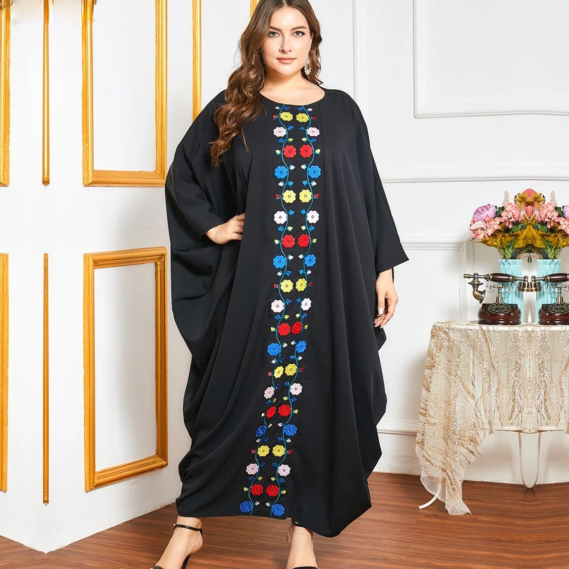 

2021 New Large Size Extra-Large Loose Black Embroidered Bat Sleeve Abaya Muslim Dubai Long Sleeve Women's Fashion Dress