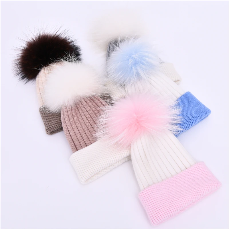 Детская зимняя шапка из натурального меха детская вязаная с большим помпоном