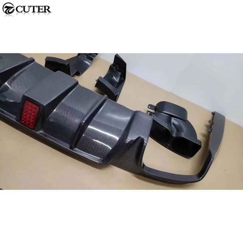 Задний диффузор W238 e Coupe из углеродного волокна со светодиодной подсветкой