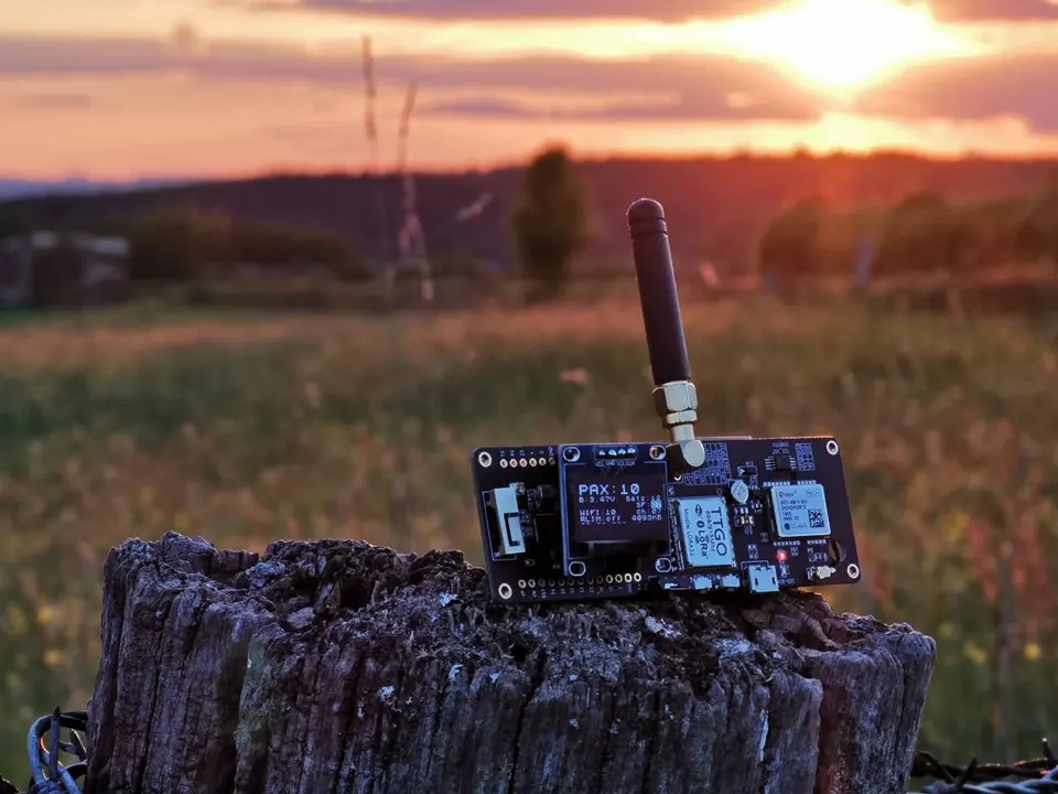 TTGO Т-образной балки ESP32 433/868/915 МГц Wi-Fi Беспроводной Bluetooth модуль ESP32 gps NEO-6M SMA LORA 32 18650 Батарея держатель с органическим светодиодом