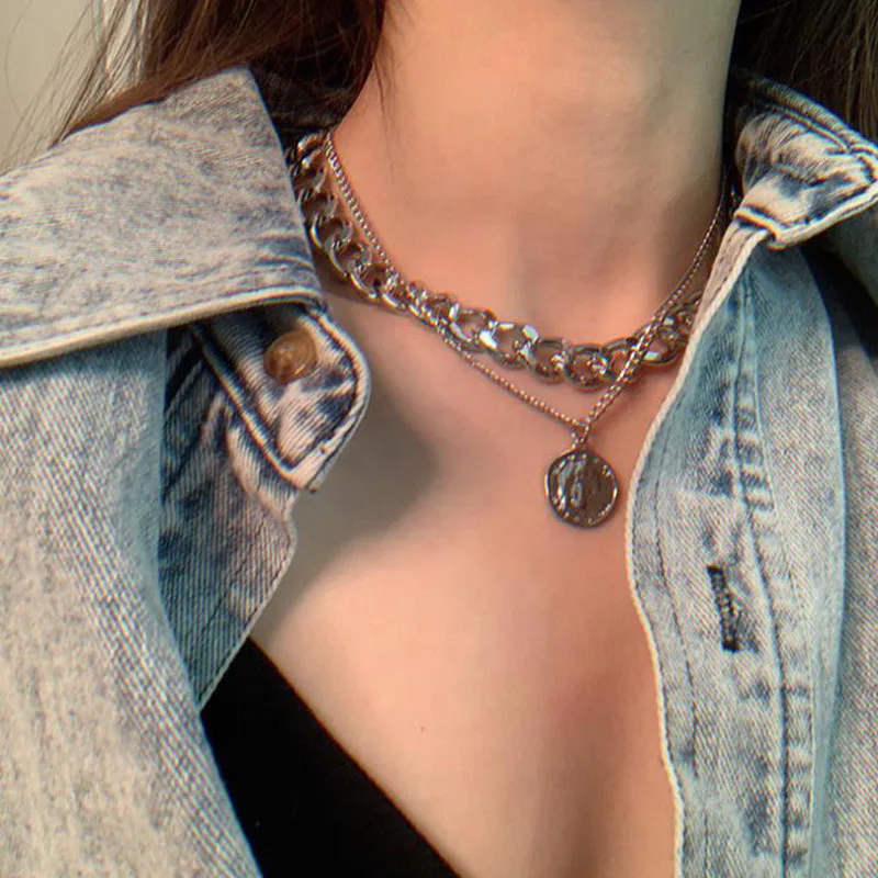 

Vintage Portrait Exaggerated Necklace Choker for Women Double Layer Gold Thick Chain Hip Hop Necklaces Short Clavicle Chains