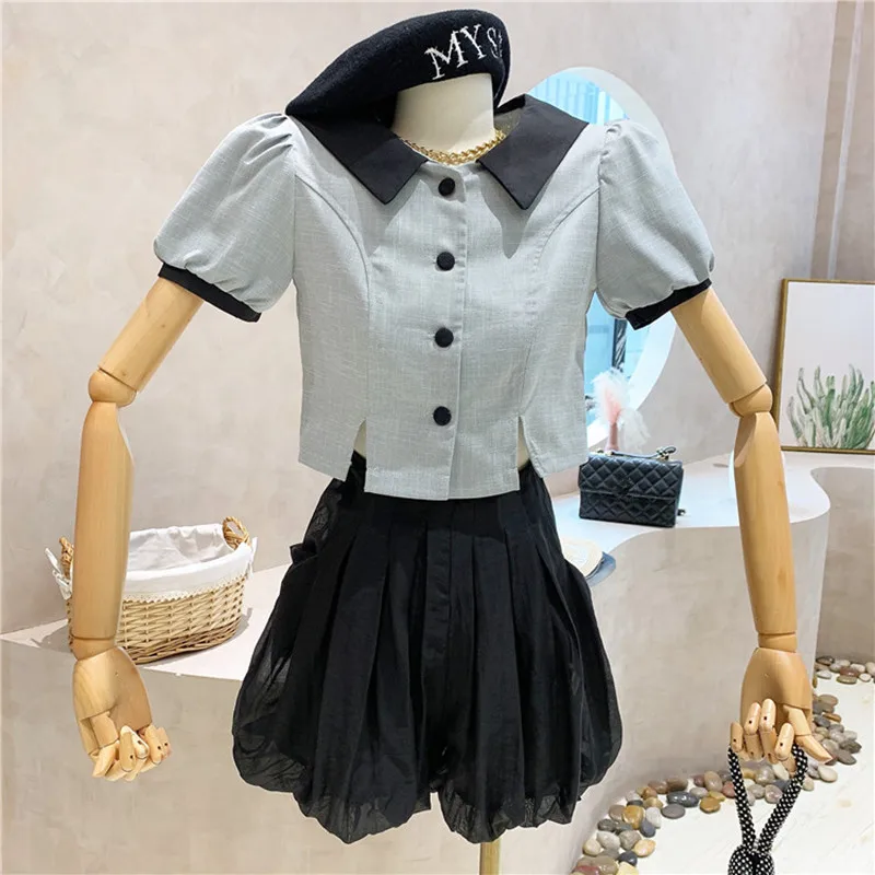

Niche Design New Women's Clothing Summer 2021 Design Sweet Puff Sleeve Short Top + High Waist Pleated Shorts Pants Two Piece Set