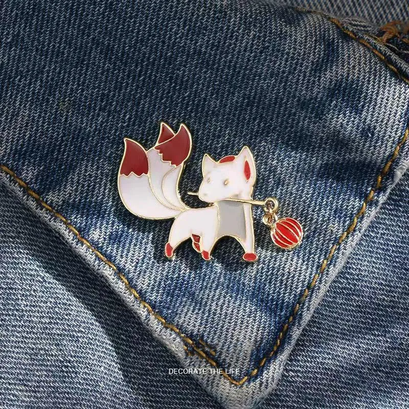 Little Fox Brooch Cute Japanese Cartoon Antique Student Badge Neckline Pin Men and Women Bag Ornaments Chest Ornament Couple |