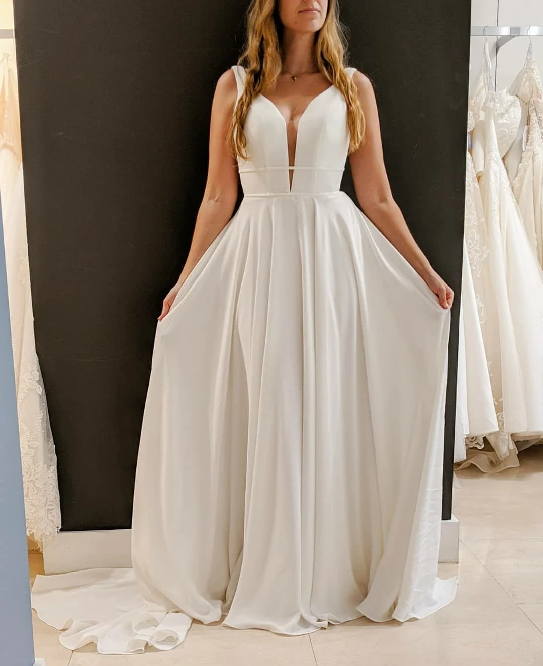

Женское атласное платье с карманами, длинное Плиссированное свадебное платье-трапеция цвета слоновой кости с V-образным вырезом и открытой спиной, свадебное платье