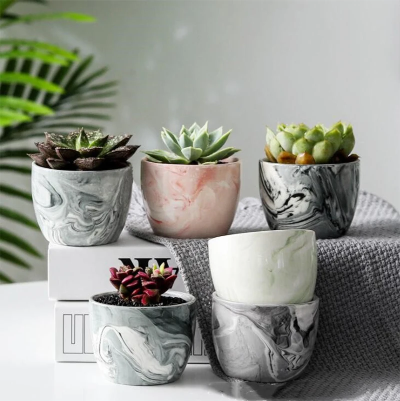 Маленький керамический цветочный горшок с мраморным узором для выращивания
