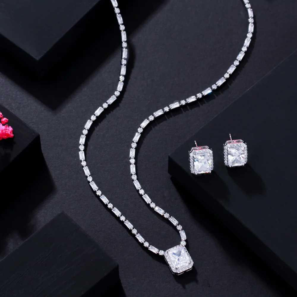 Ожерелье и серьги-подвески женские квадратные с светильник бым фианитом