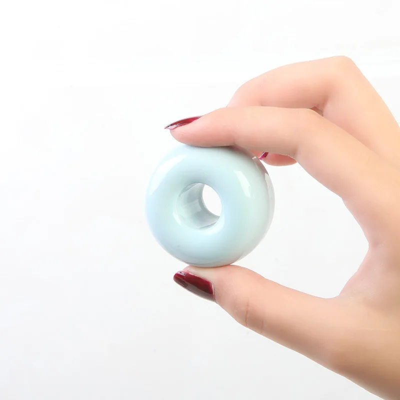 

Creative Donuts Ceramic Toothbrush Holder Sweet Candy Toothbrush Base Pen Holder
