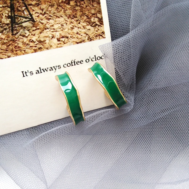 Креативные серьги подвески в форме букв с виде старинных путей эффектом