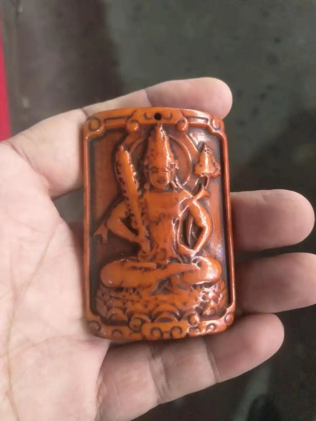 

Редкая подвеска в виде старых костей Будды, защищает от злых духов и обеспечивает безопасность