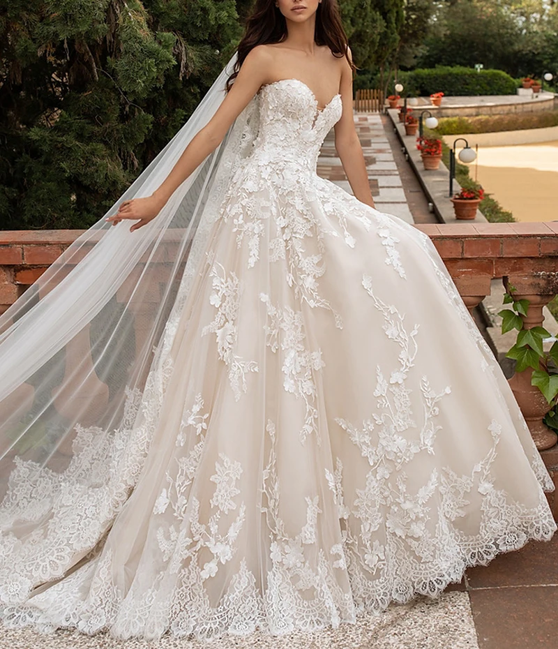 

Fashion A Line Strapless Light Champagne Wedding Dress Lace Appliqued Bridal Gown