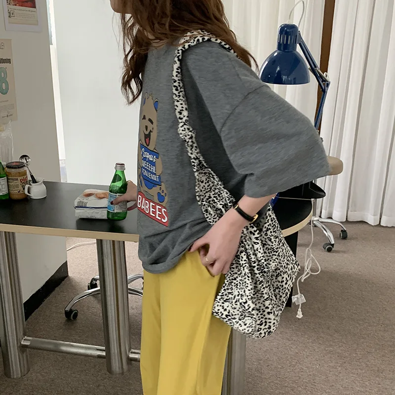 

Рисунок с милым медведем Футболка женская 2021 Весна Корейская Свободная Повседневная Футболка Harajuku с коротким рукавом Графический футболки...