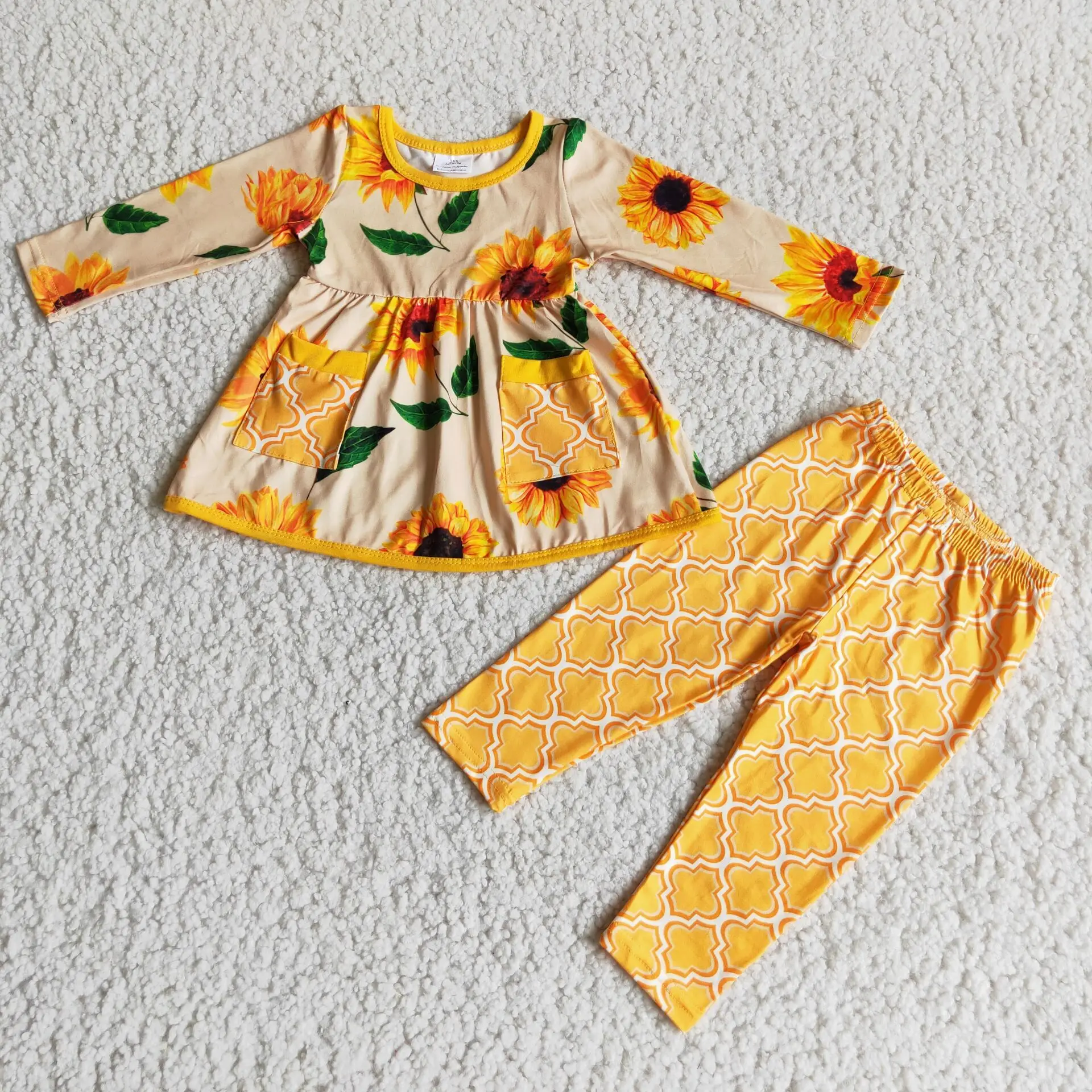 

2021 Autumn And Winter Sunflower Print Long Sleeve Yellow Shirt And Argyle Pantsuit Girl's Clothing Set