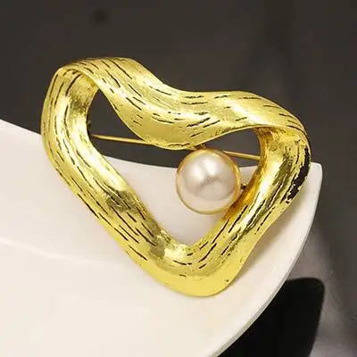 

Vintage Metal Pearl Rhinestone Brooches Pins Elegant Flower Leaves Brooch Butterfly For Women Wedding Party Jewelry Accessories