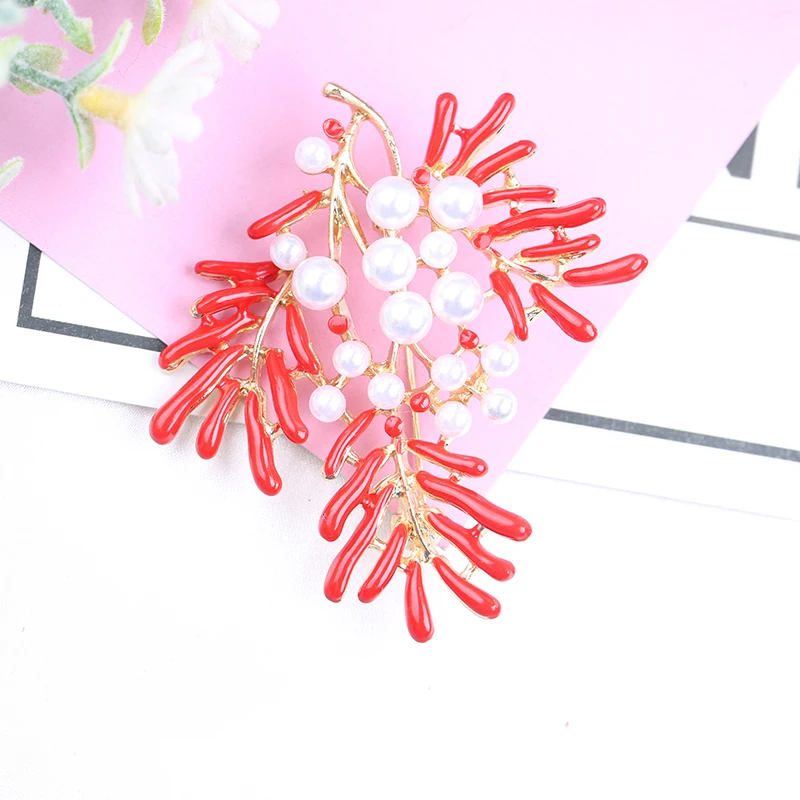 Брошь женская с эмалью VEYO красного цвета кораллом и жемчугом | Украшения