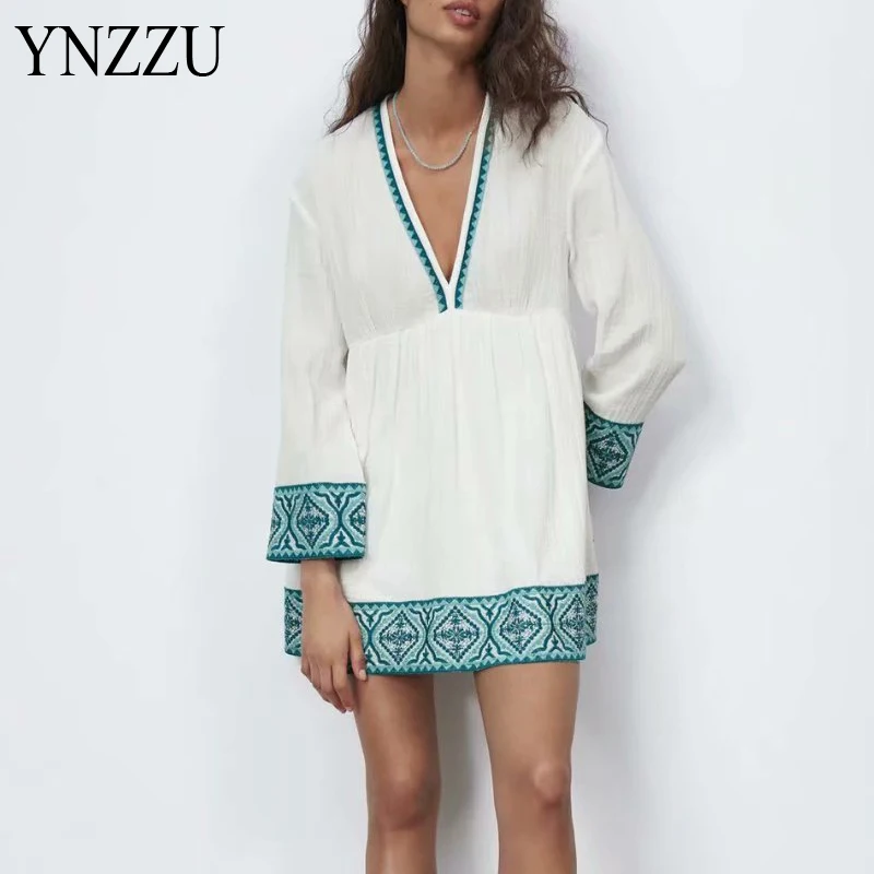 

Мини-платье женское с вышивкой, V-образным вырезом и длинным рукавом