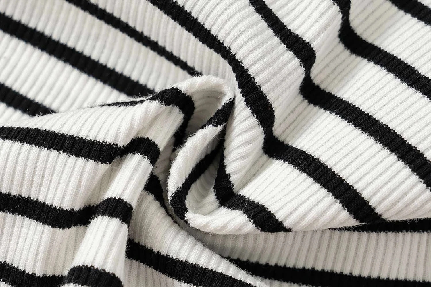 

Women's striped vest sleeveless knitted top casual T-shirt vest college style night store style 2021 new luxury brand design