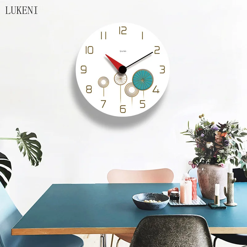 Простые маленькие ветряные мельницы окрашенные настенные часы для