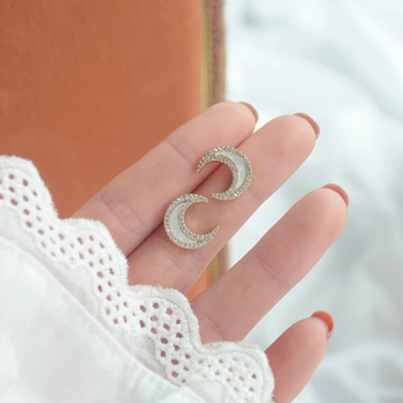 

Korean New Arrival Delicate Small Moon Stud Earrings For Women Girls Sweet Ear Jewelry Rhinestone Crescent Pendientes