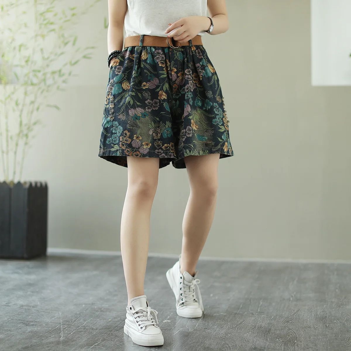 

Шорты женские джинсовые с высокой талией, повседневные Широкие штаны из денима с эластичным поясом, винтажные с цветочным принтом, на лето