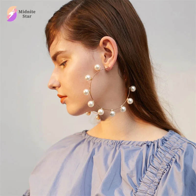 Модные большие серьги круглые в виде колец металл имитация жемчуга с украшением