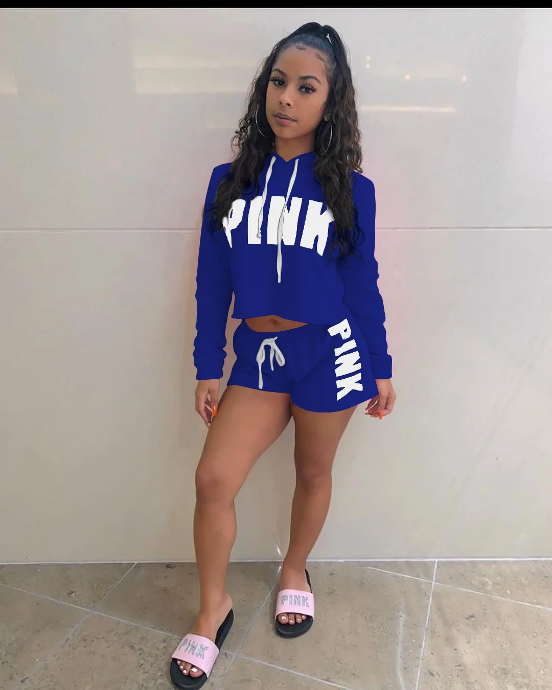 Женский спортивный костюм летний комплект из двух предметов укороченный топ и