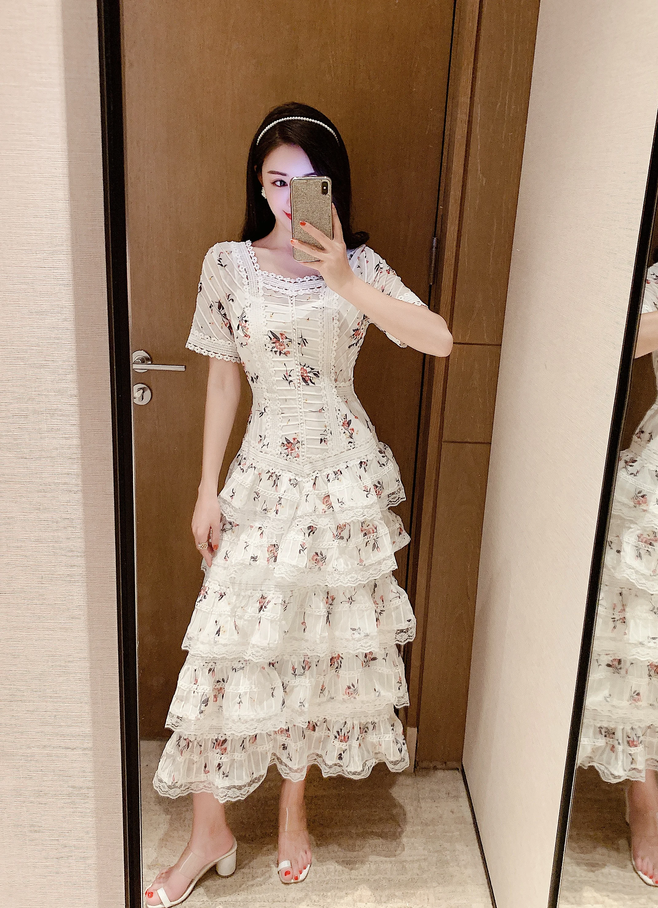 

Sexy Cake Dresses Women Elegant Runway Midi Dress Vintage Short Sleeve A-line Summer 2020 Party Embroidery Lace Square Collar