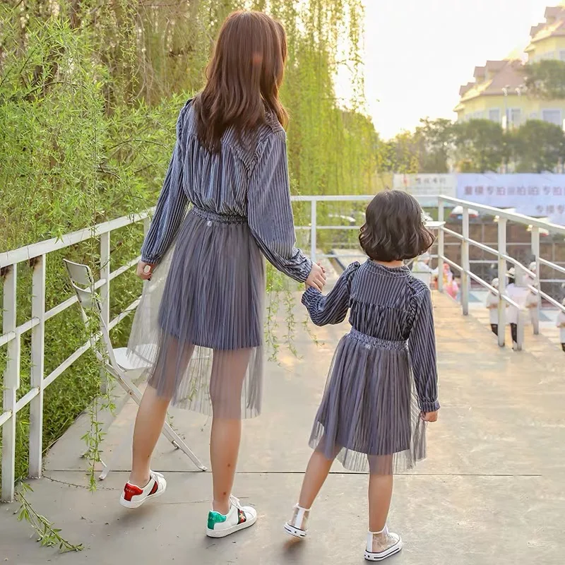 2019 Милая одежда для мамы и дочки Одинаковая всей семьи футболка платье Детские