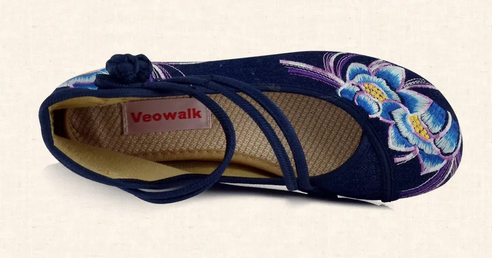 Veowalk/Женские Повседневные балетки ручной работы на плоской подошве с цветочной вышивкой; женская обувь из мягкой джинсовой ткани с высоким берцем и ремешком на щиколотке в стиле «Старый Пекин»