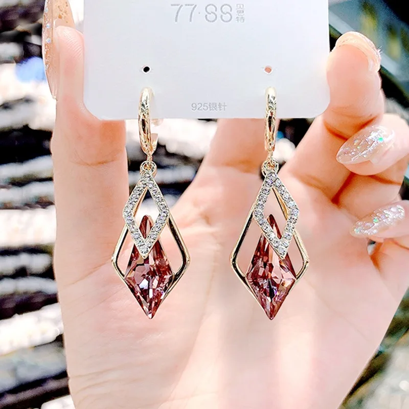 

2022 new high-end crystal earrings women's geometric autumn and winter temperament light luxury all-match earrings for women
