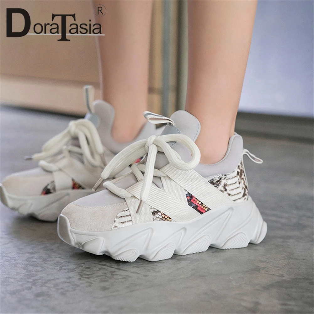 Женские кроссовки на плоской платформе DORATASIA модные из натуральной кожи подошве