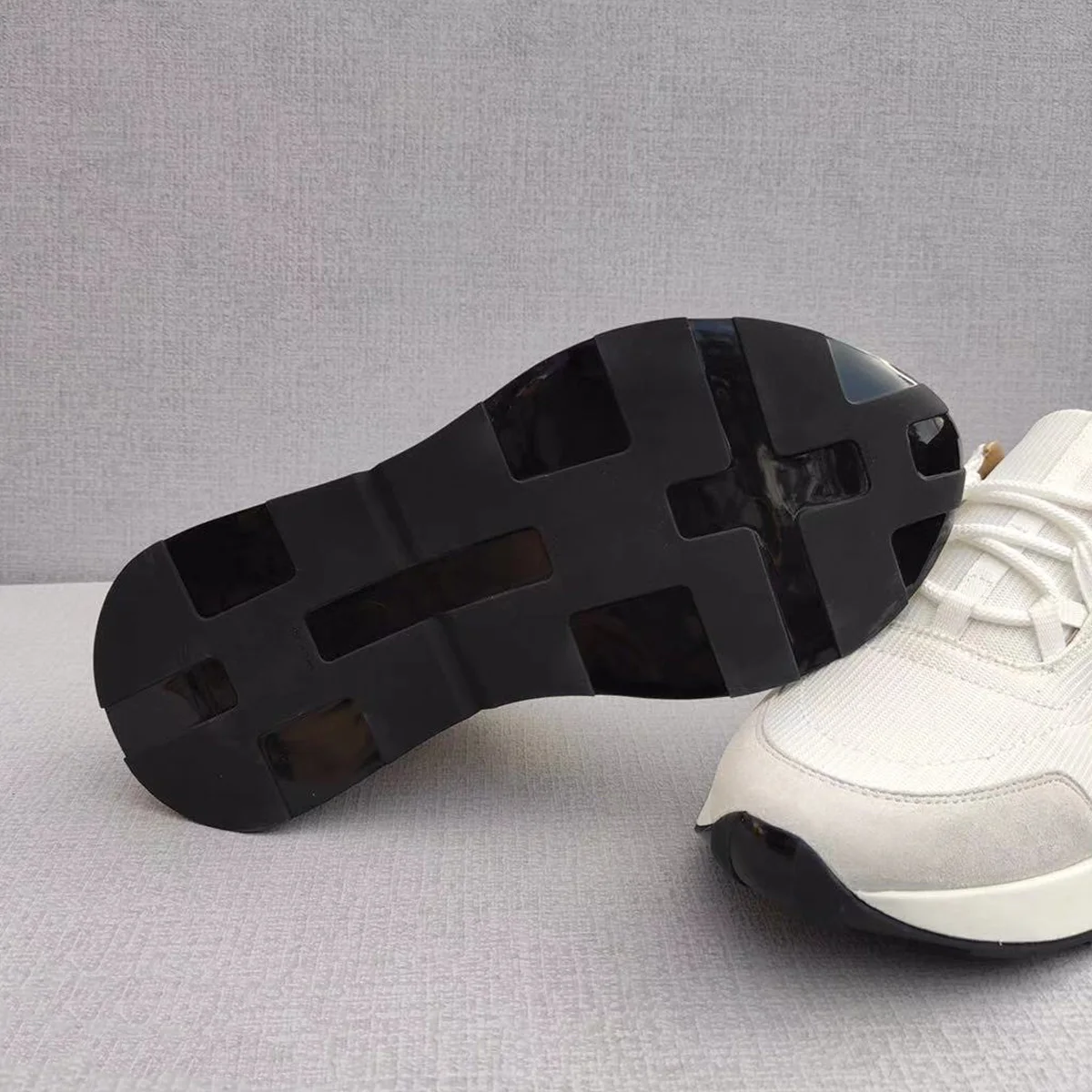 

Men Shoes Latest Style Sports Shoes High-tech Canvas Stitched Calfskin and Suede Goat