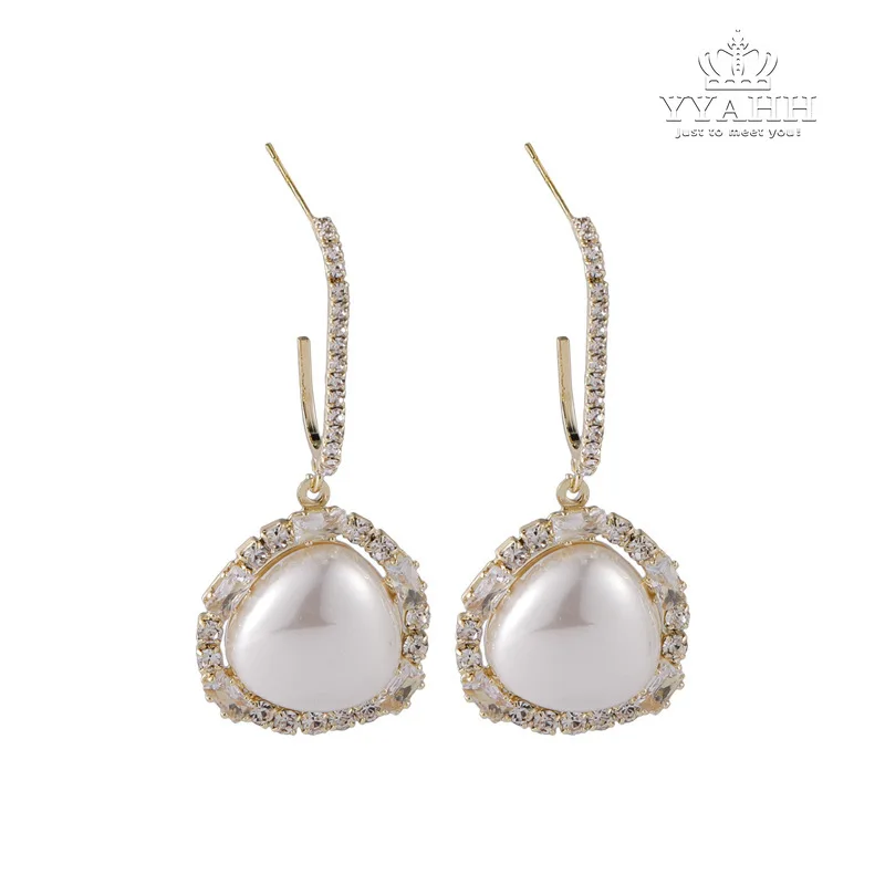 

2020 Korea Fashion New Pearl Zircon Earrings