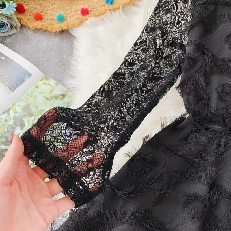 Женское платье весеннее кружевное короткое А-силуэта с длинными рукавами и