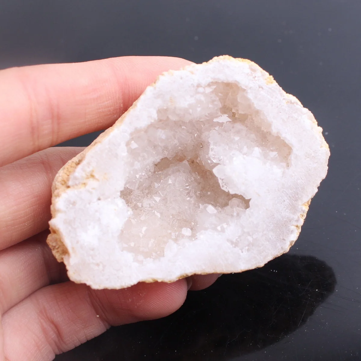 1PC Natural White Agate Crystal Geode Hole Mineral Specimen Contains Clean Clusters Beautiful Stones and Crystals | Дом и сад