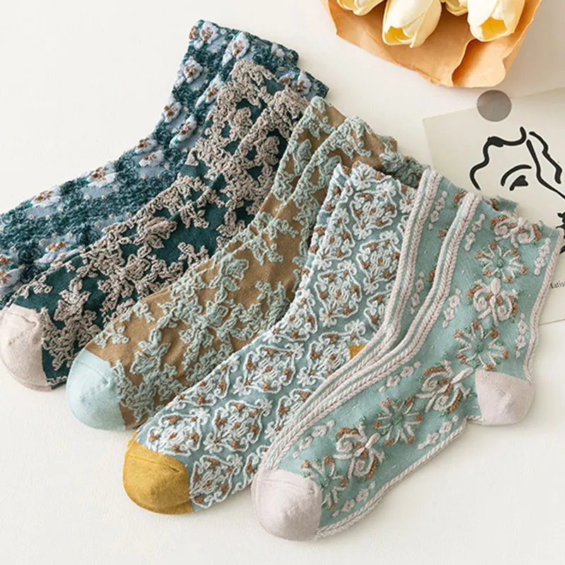 

Retro Embroidery Woman Socks Japanese Kawaii Cute Socks Ethnic Lolita Lace Flower Crew Socks Christmas Gift Fashion New