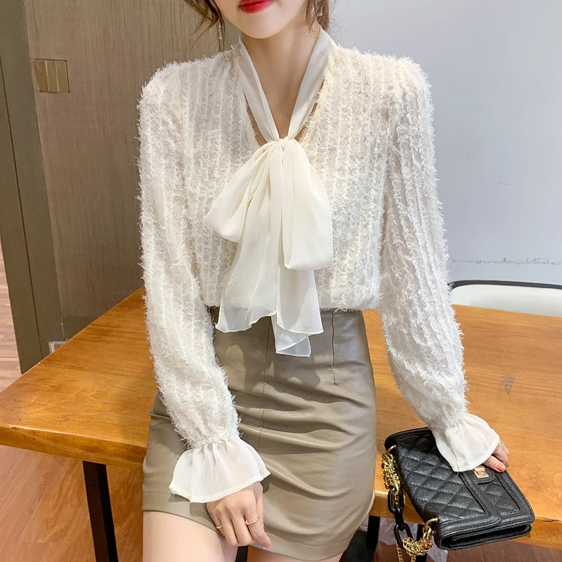 

Новинка весна-осень 2021 Корейская темпераментная блузка Chikichi с бантом и рукавами-фонариками шифоновая блузка с длинными рукавами-бахромой д...