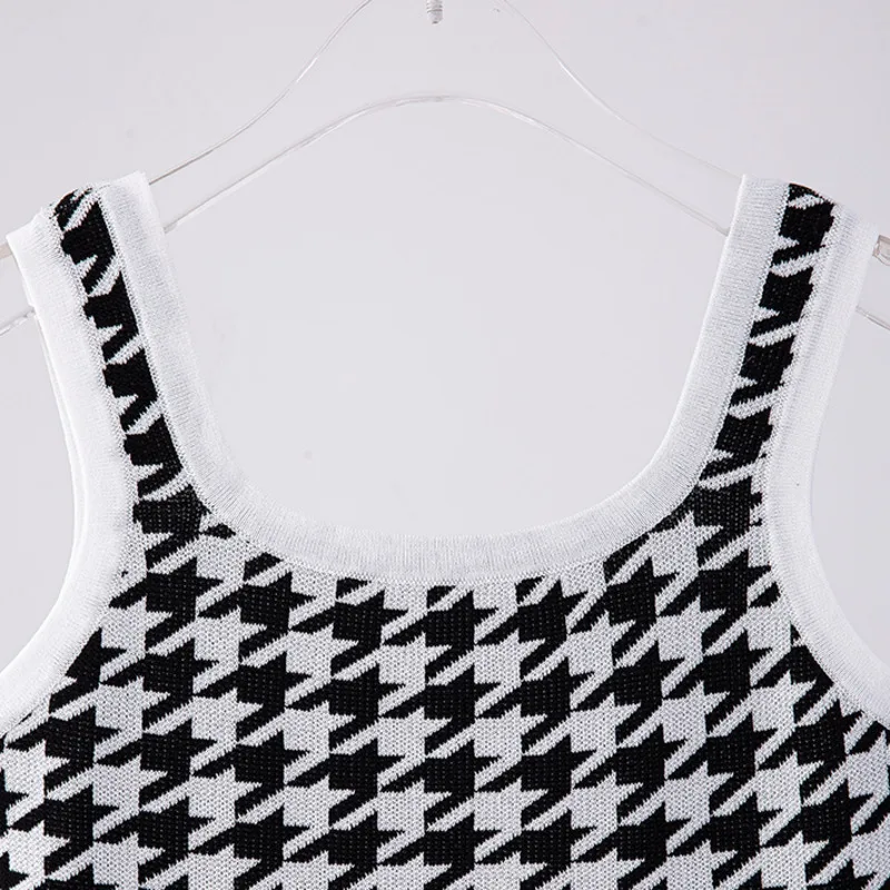 

DEAT Women Black Single Breasted Lattice Tank Tops New V-collar Sleeveless Personality Slim Fit Fashion Tide Summer 2021 7D1961