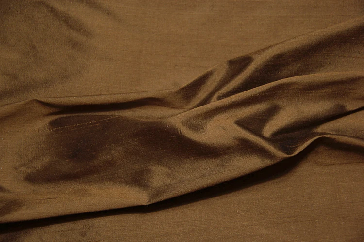 Премиум класса из окрашенной пряжи натурального шелка коричневого цвета