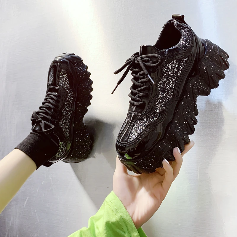 Женские кроссовки на платформе с закругленным носком шнурках толстом каблуке