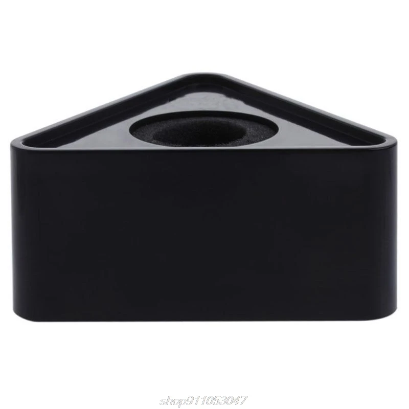 Треугольный микрофон с белым отверстием для ТВ интервью логотипом флагом