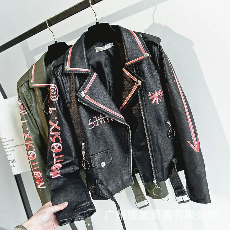 Женская короткая приталенная мотоциклетная кожаная куртка с принтом в Корейском