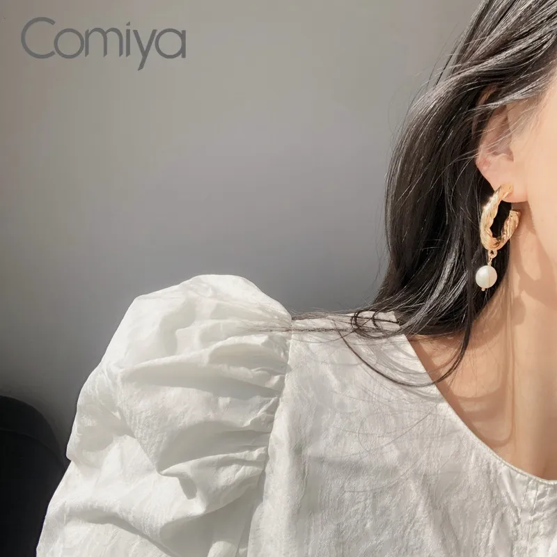 Женские серьги подвески Comiya круглые золотого цвета из цинкового сплава с