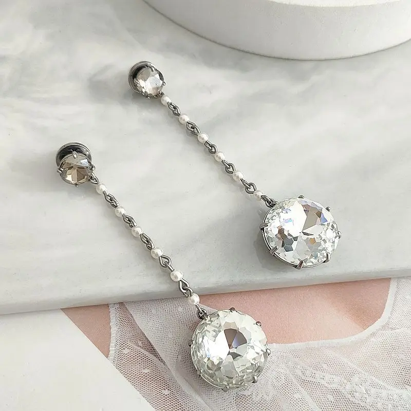 

European and American Retro Retro Shining Single round Diamond Tassel Chain Long Earrings