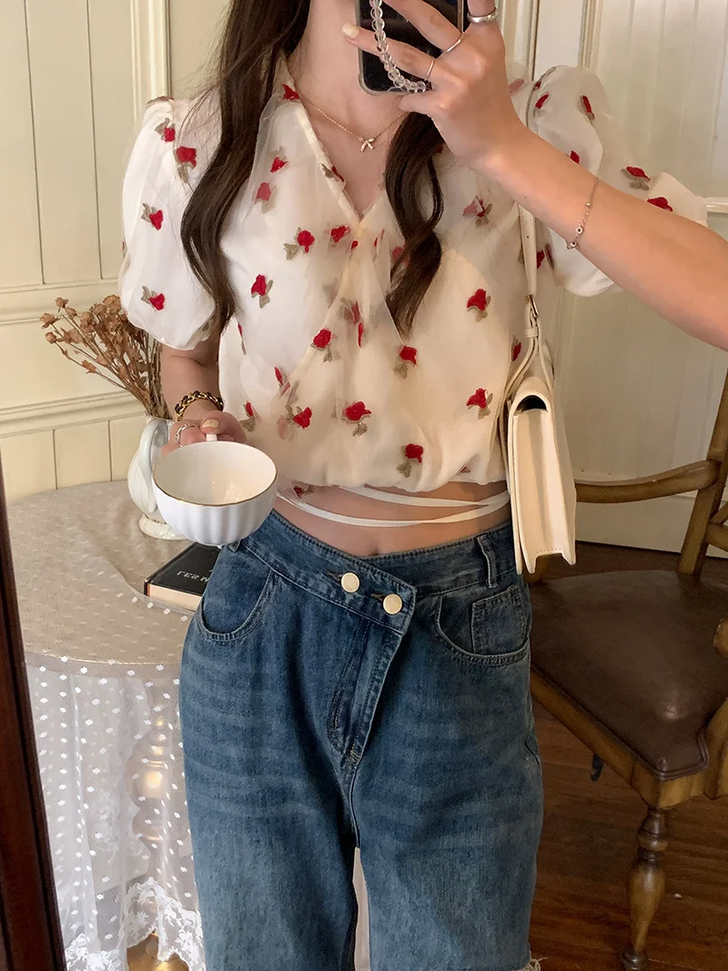 Женская шифоновая рубашка с коротким рукавом V-образным вырезом и вышивкой розы |